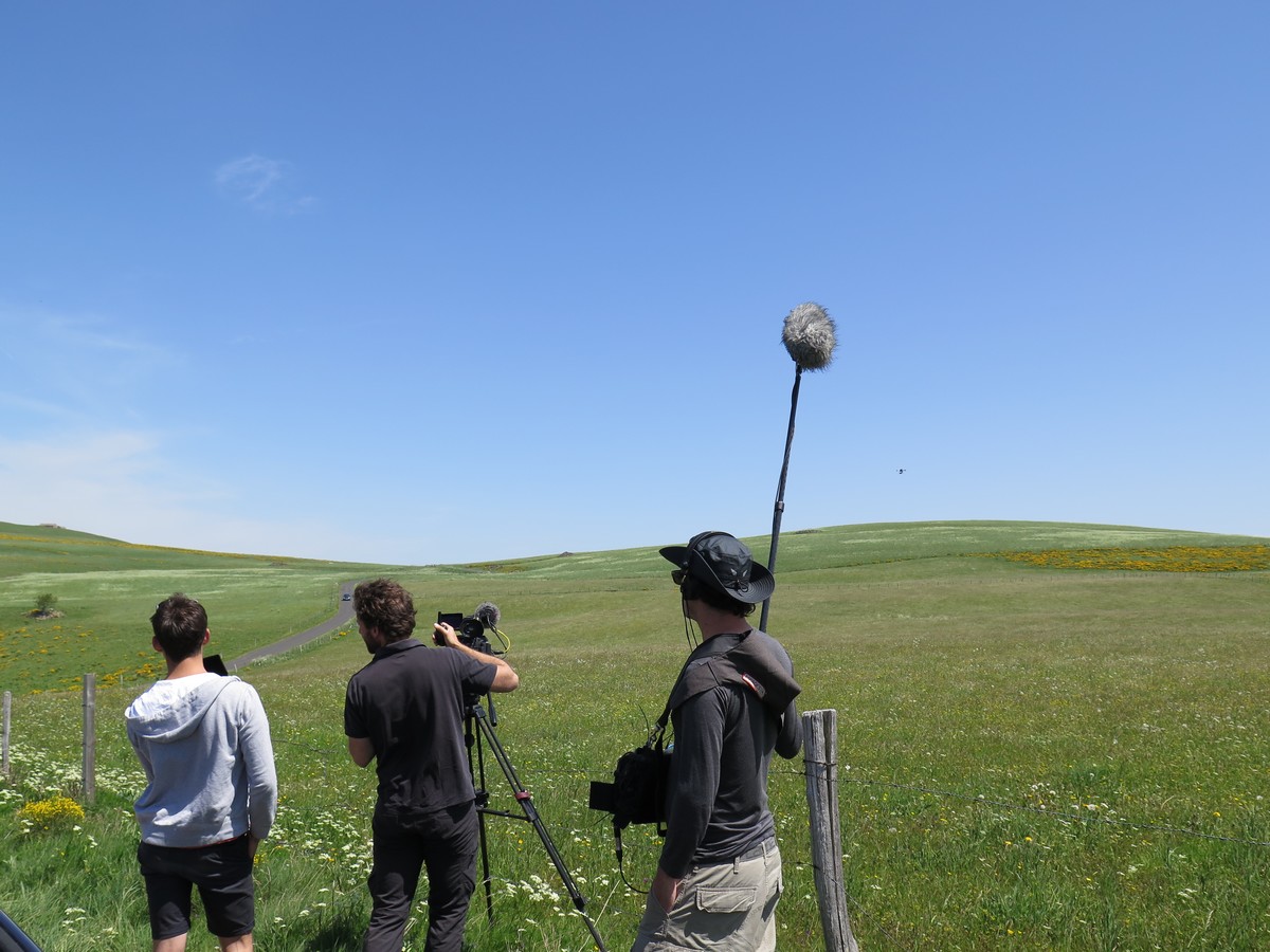 Équipe de tournage en repérage au Col de la Griffoul, Cantal