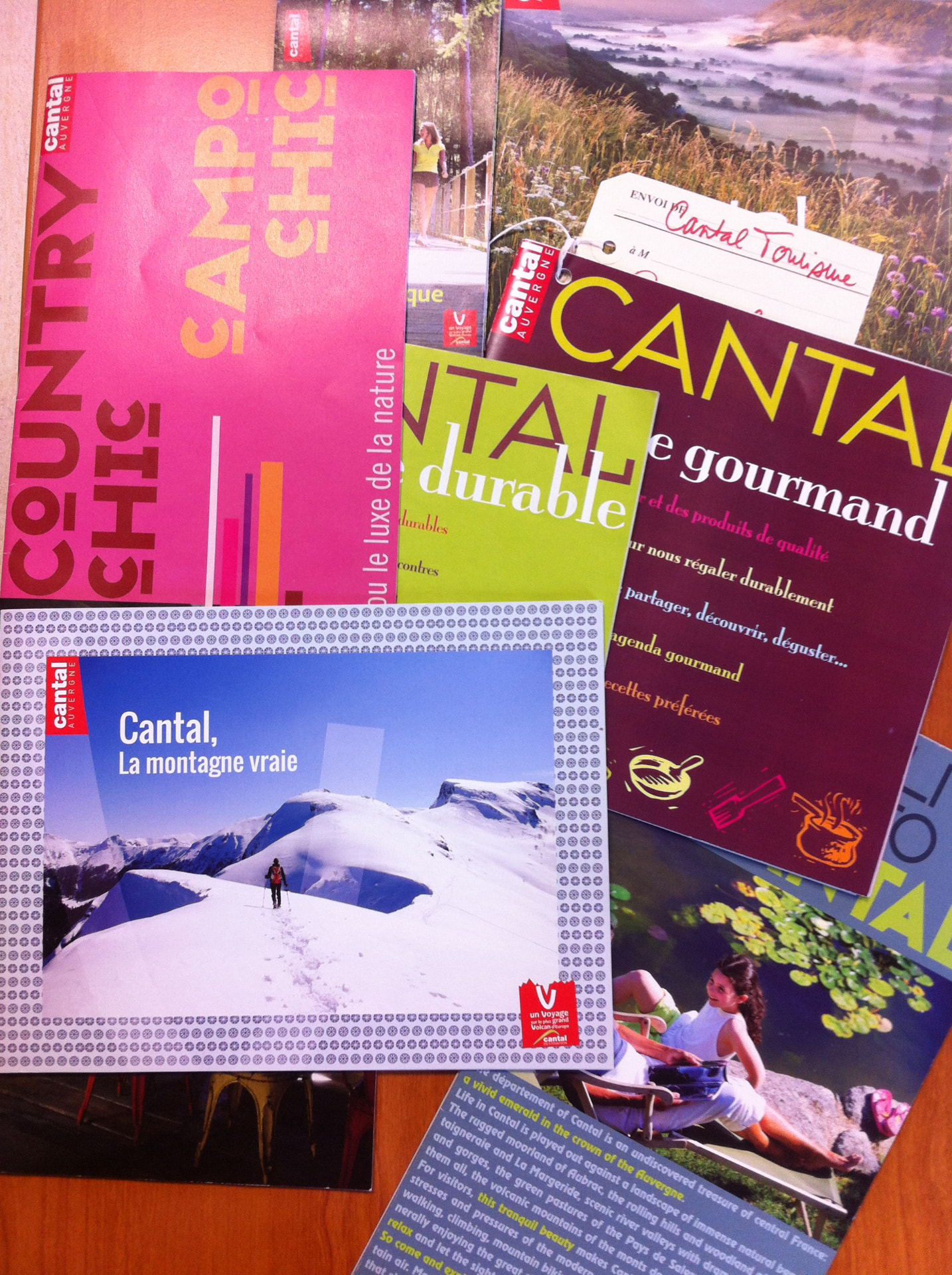 Couvertures de dossiers de presse du Cantal
